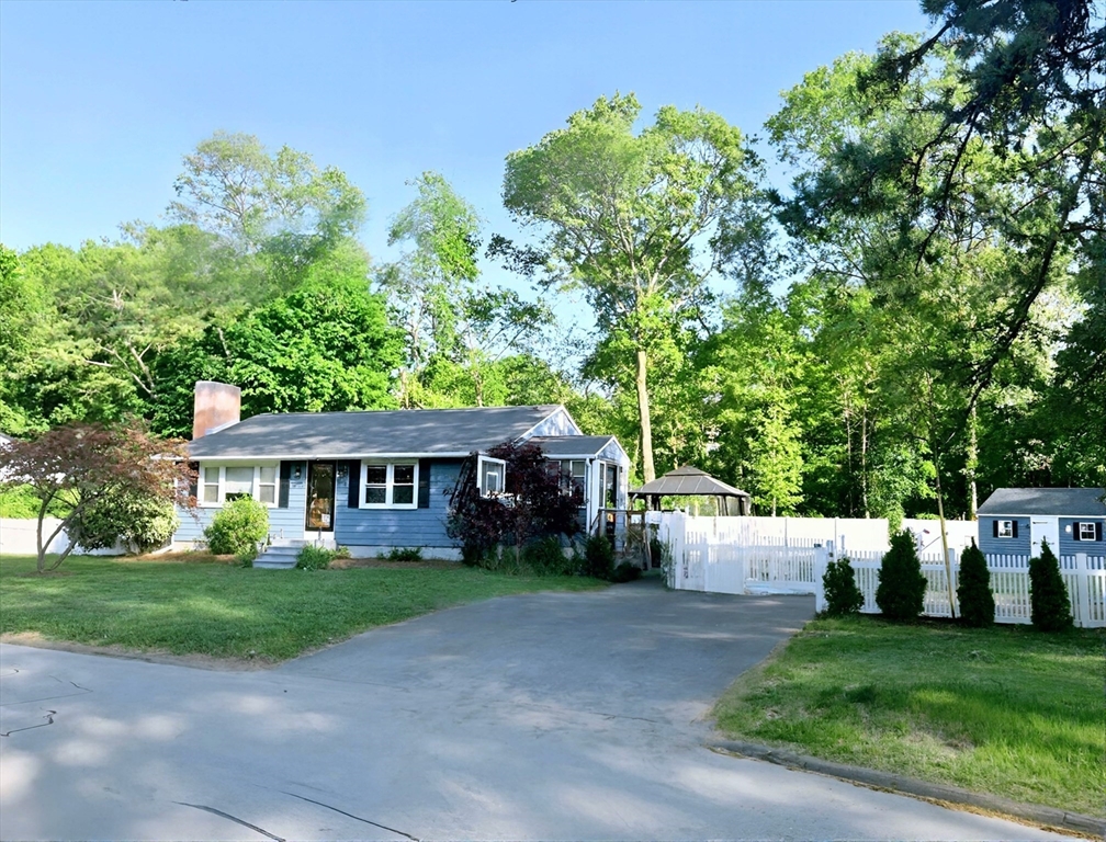 2 Fairmeadow Rd