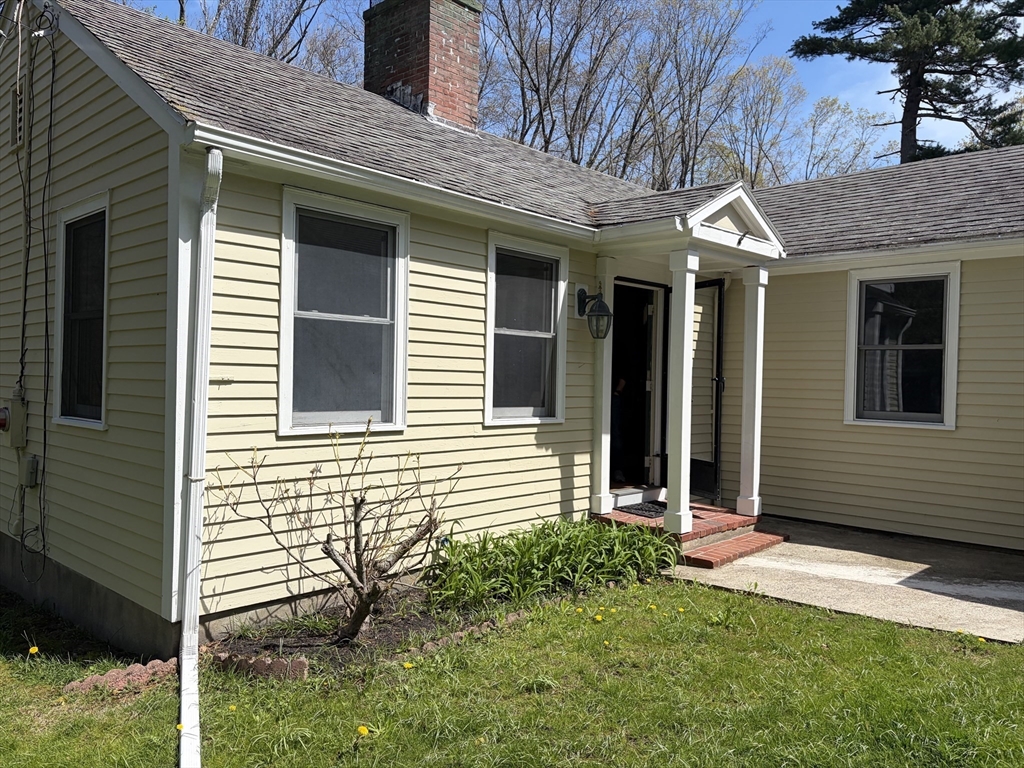 Click for 34 Strawberry Hill St #1, Dover, MA slideshow