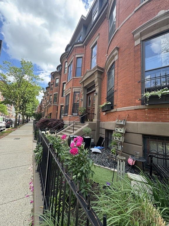 312 Columbus Ave 4