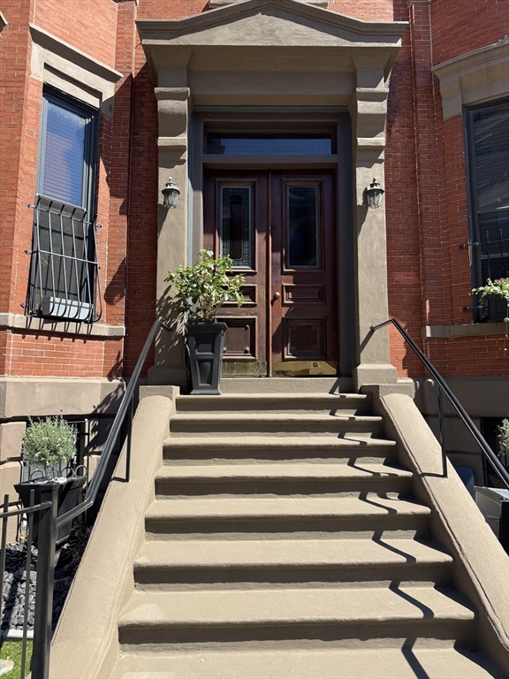 312 Columbus Ave 4