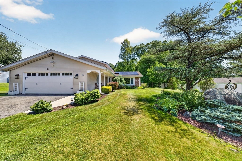 6 Topaz Ln