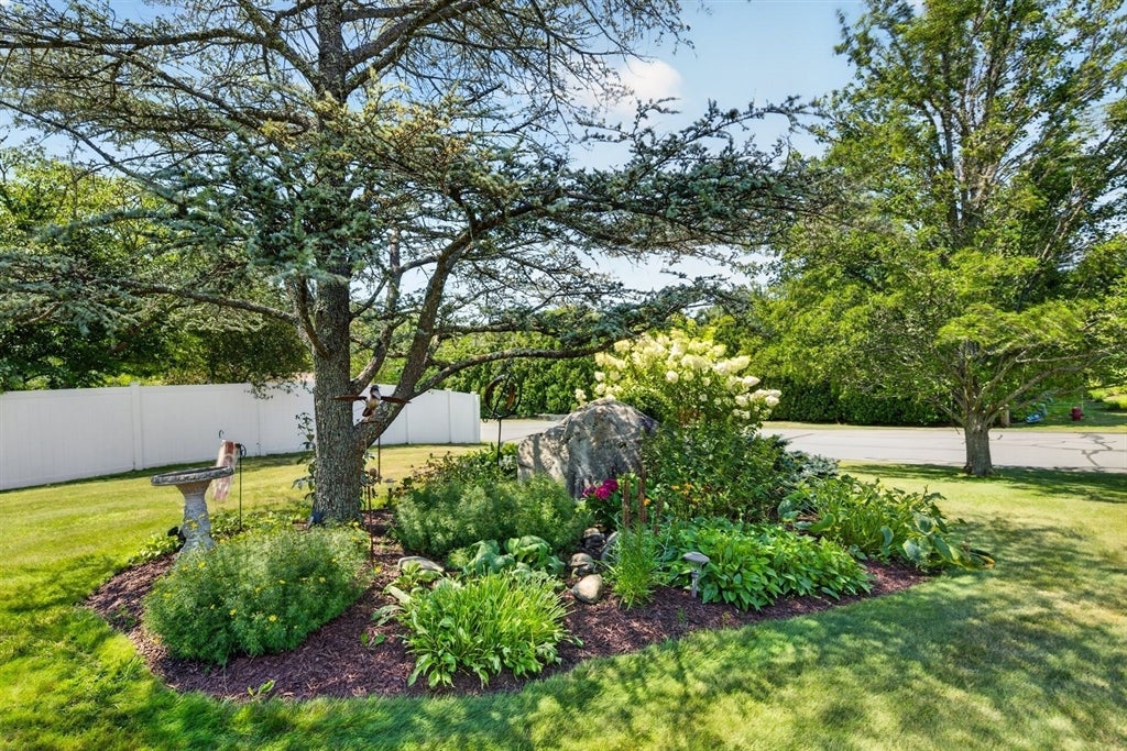 6 Topaz Ln, Dartmouth, MA, 6 Topaz Ln, Dartmouth, MA Photo #40