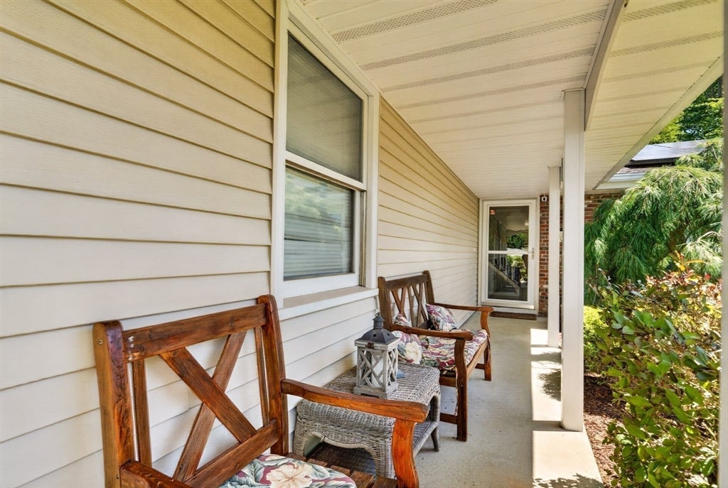 6 Topaz Ln