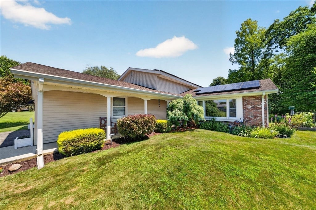 6 Topaz Ln