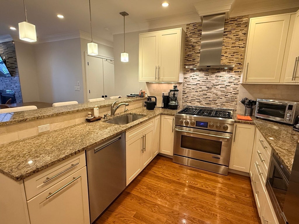 637 E 1st Street 204