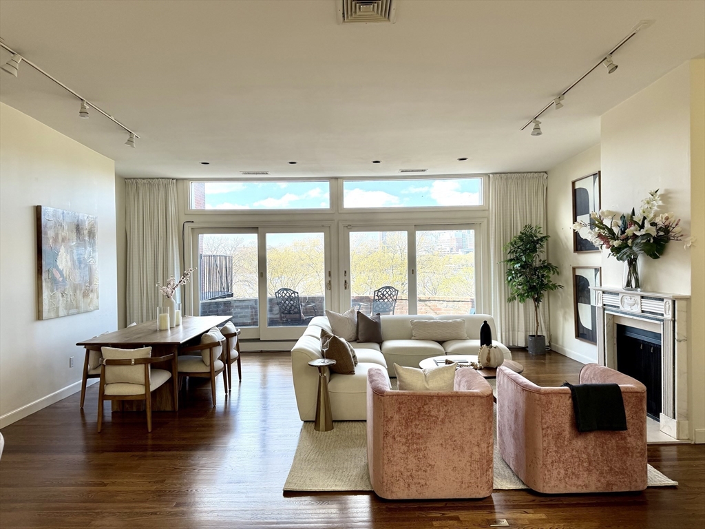 414 Beacon St PH4