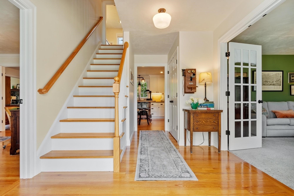 52 Woodside Ave