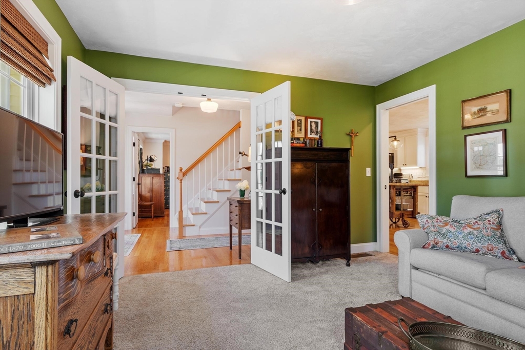 52 Woodside Ave