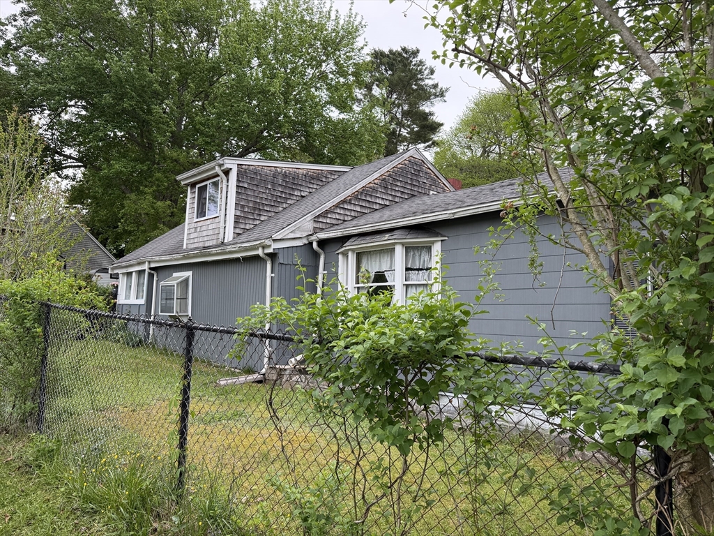 59 Howlands Ln
