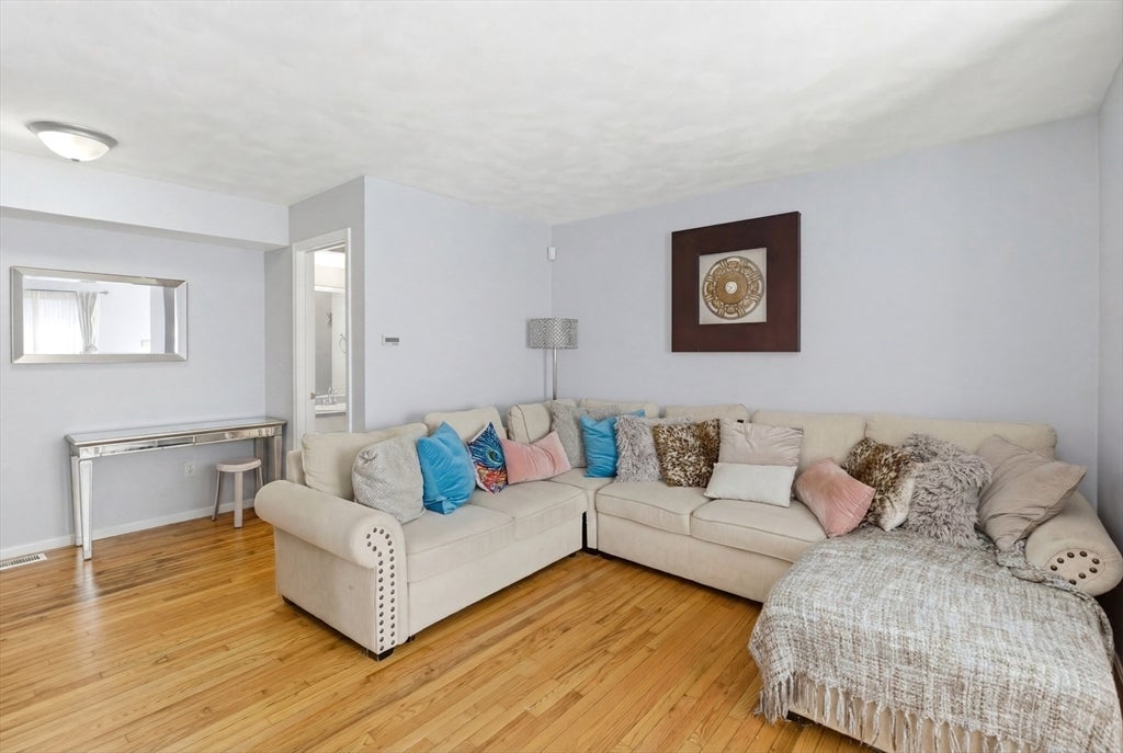 112 Lowell St 11