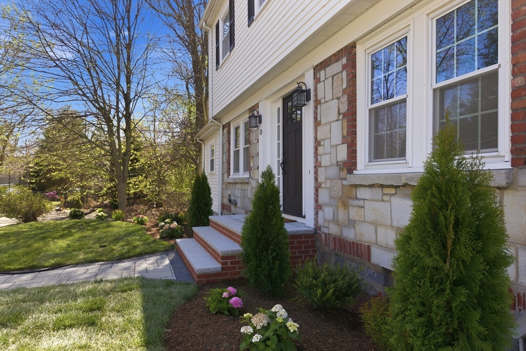 19 Myles Standish Rd