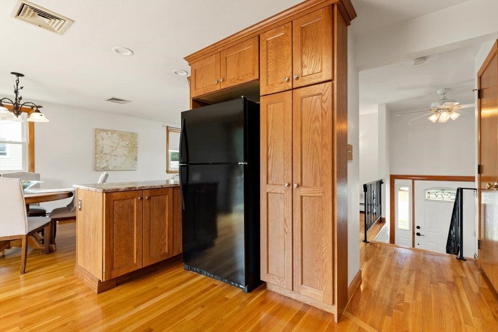 4 Eileen Rd