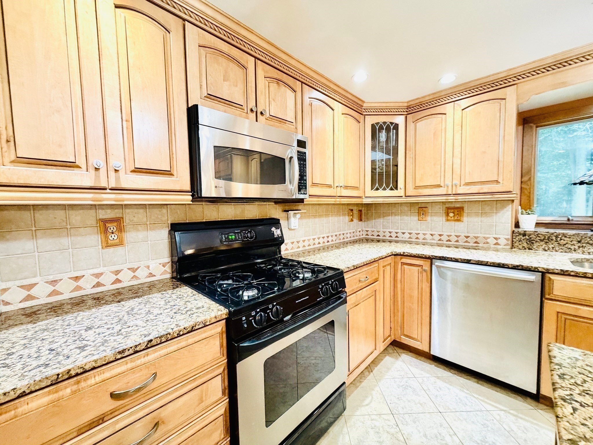 133 Cottonwood Ln, Agawam, MA Photo #12