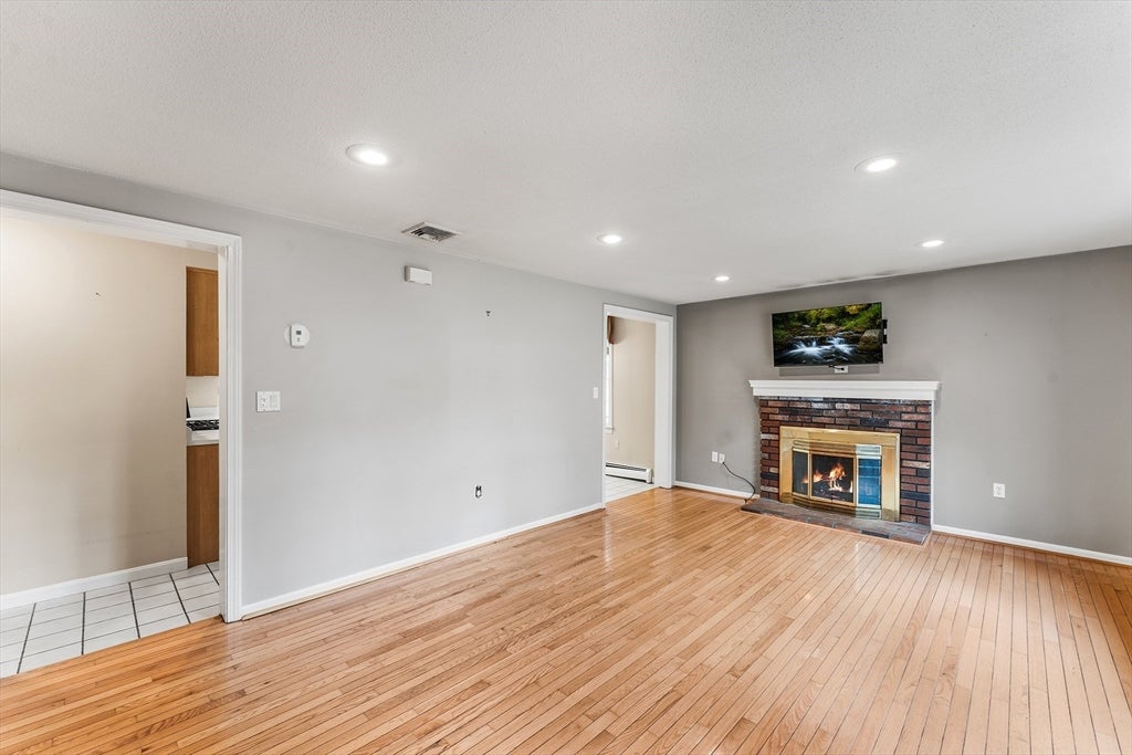 27 Quincy Ave 27