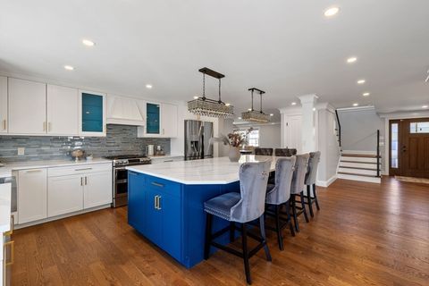 8 Whispering Hill Rd Woburn MA 01801