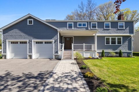 8 Whispering Hill Rd Woburn MA 01801