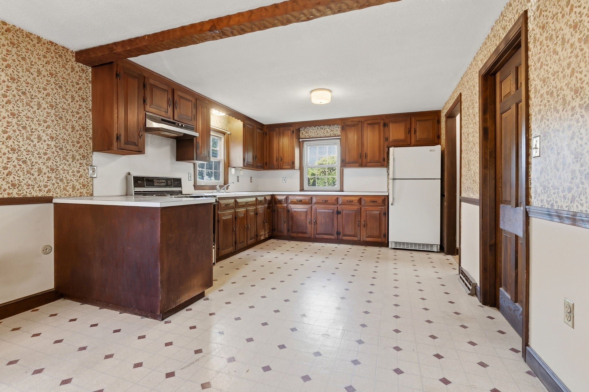 250 E. Lothrop Street, Beverly, MA, 250 E. Lothrop Street, Beverly, MA Photo #8