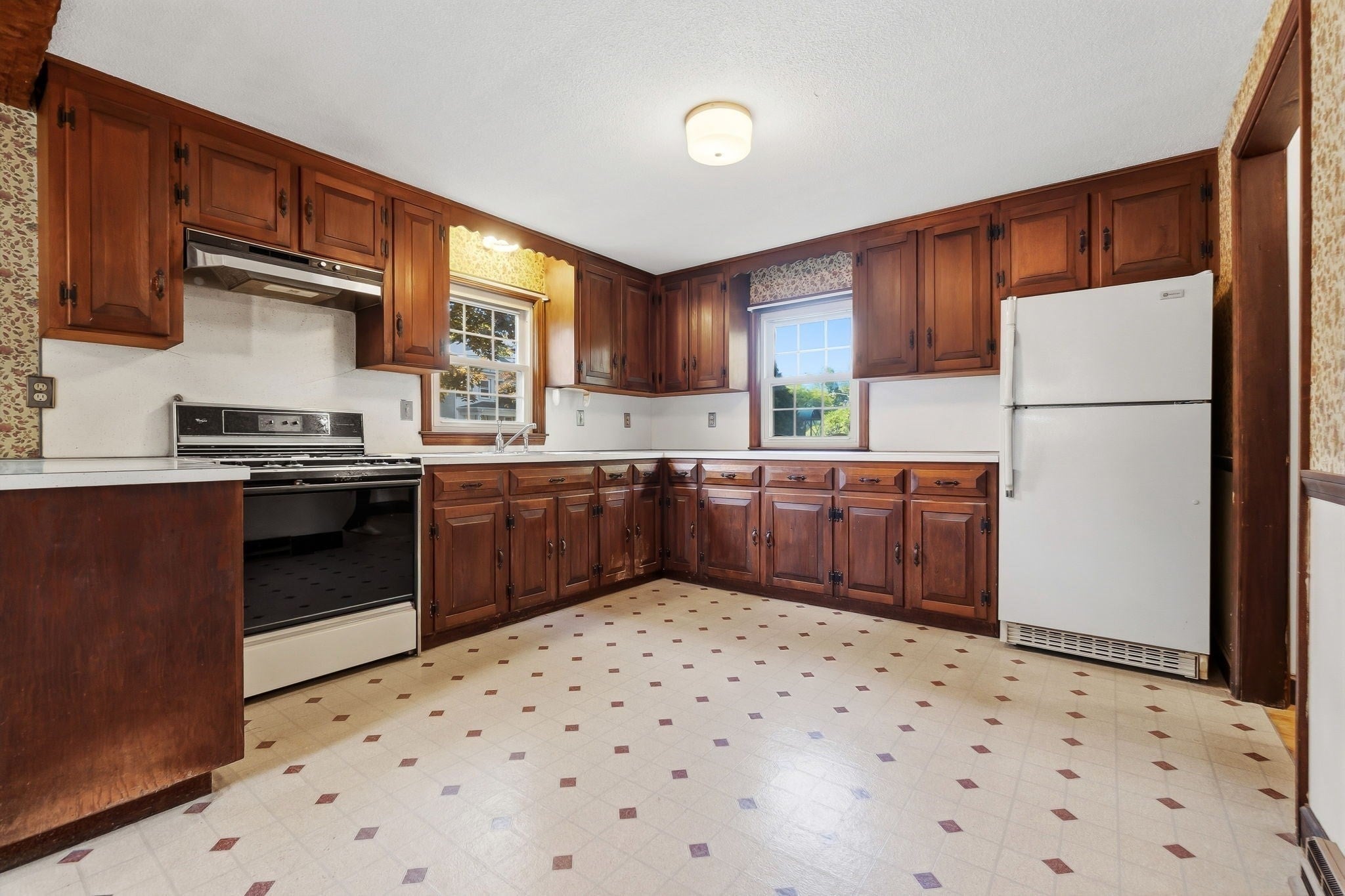 250 E. Lothrop Street, Beverly, MA, 250 E. Lothrop Street, Beverly, MA Photo #7