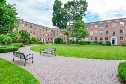 Condominium in Brookline MA 40 Browne Street 37.jpg