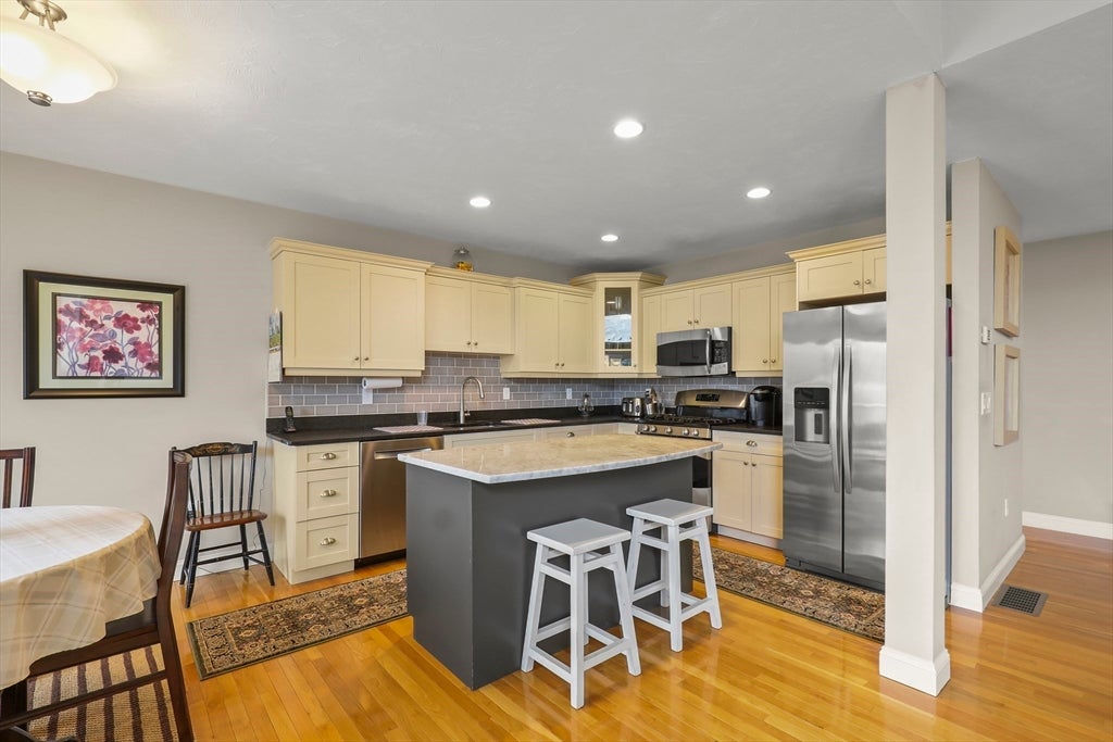 2 Amberwood Ct 2