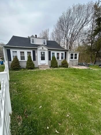 Click for 733 Pleasant St #1, Leicester, MA slideshow