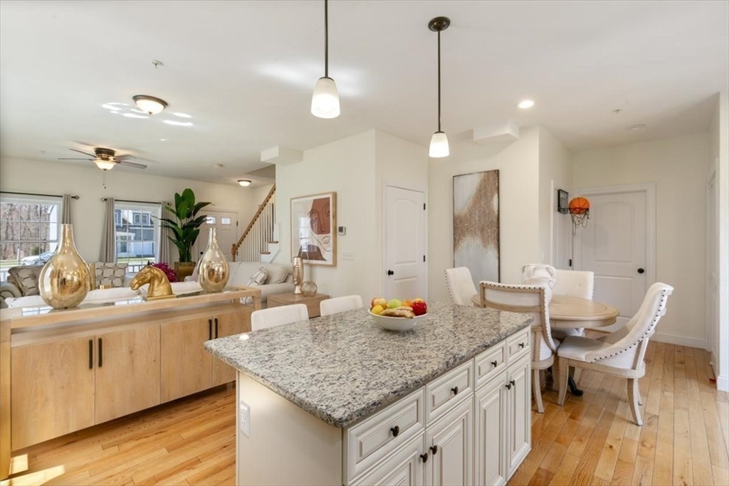 Haverhill, Massachusetts 01835, United States, 3 Bedrooms Bedrooms, ,3 BathroomsBathrooms,Residential,Contingent,106238