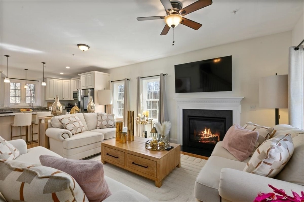 Haverhill, Massachusetts 01835, United States, 3 Bedrooms Bedrooms, ,3 BathroomsBathrooms,Residential,Contingent,106238