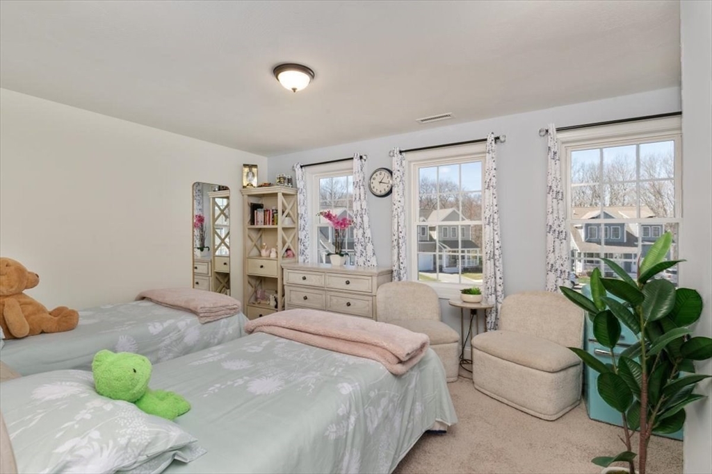 Haverhill, Massachusetts 01835, United States, 3 Bedrooms Bedrooms, ,3 BathroomsBathrooms,Residential,Contingent,106238