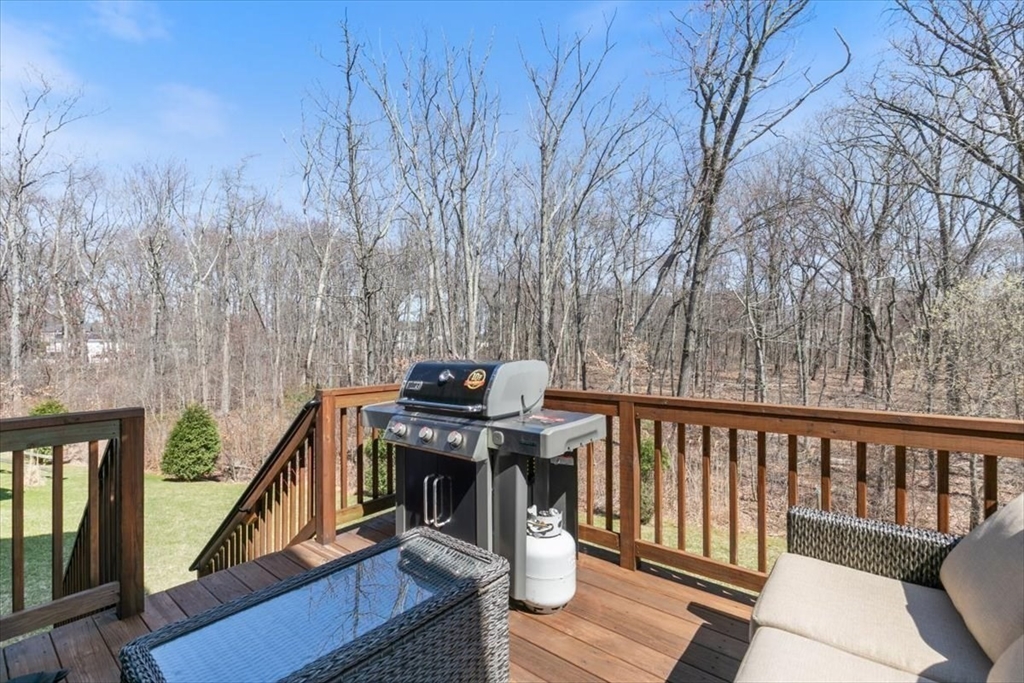 Haverhill, Massachusetts 01835, United States, 3 Bedrooms Bedrooms, ,3 BathroomsBathrooms,Residential,Contingent,106238