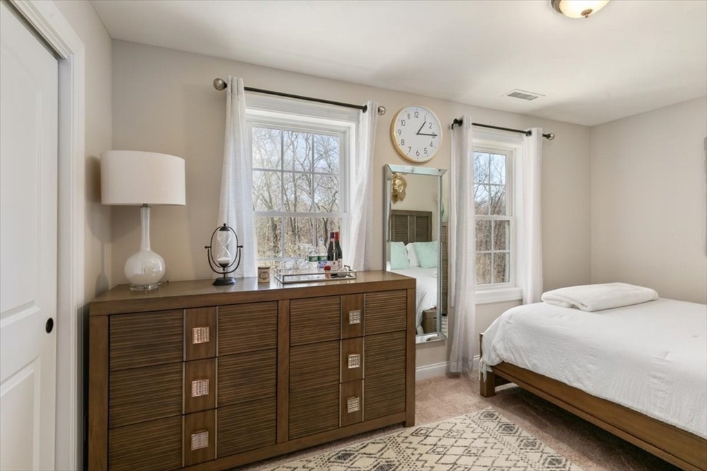 Haverhill, Massachusetts 01835, United States, 3 Bedrooms Bedrooms, ,3 BathroomsBathrooms,Residential,Contingent,106238