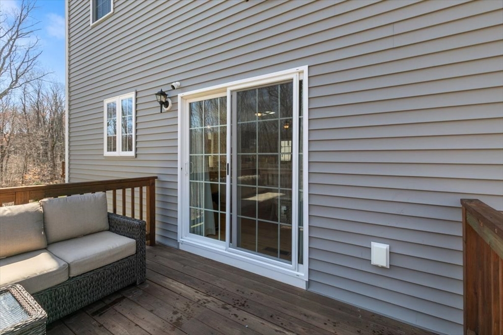 Haverhill, Massachusetts 01835, United States, 3 Bedrooms Bedrooms, ,3 BathroomsBathrooms,Residential,Contingent,106238