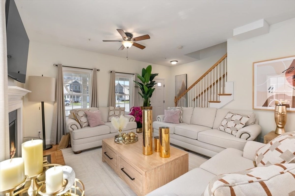 Haverhill, Massachusetts 01835, United States, 3 Bedrooms Bedrooms, ,3 BathroomsBathrooms,Residential,Contingent,106238