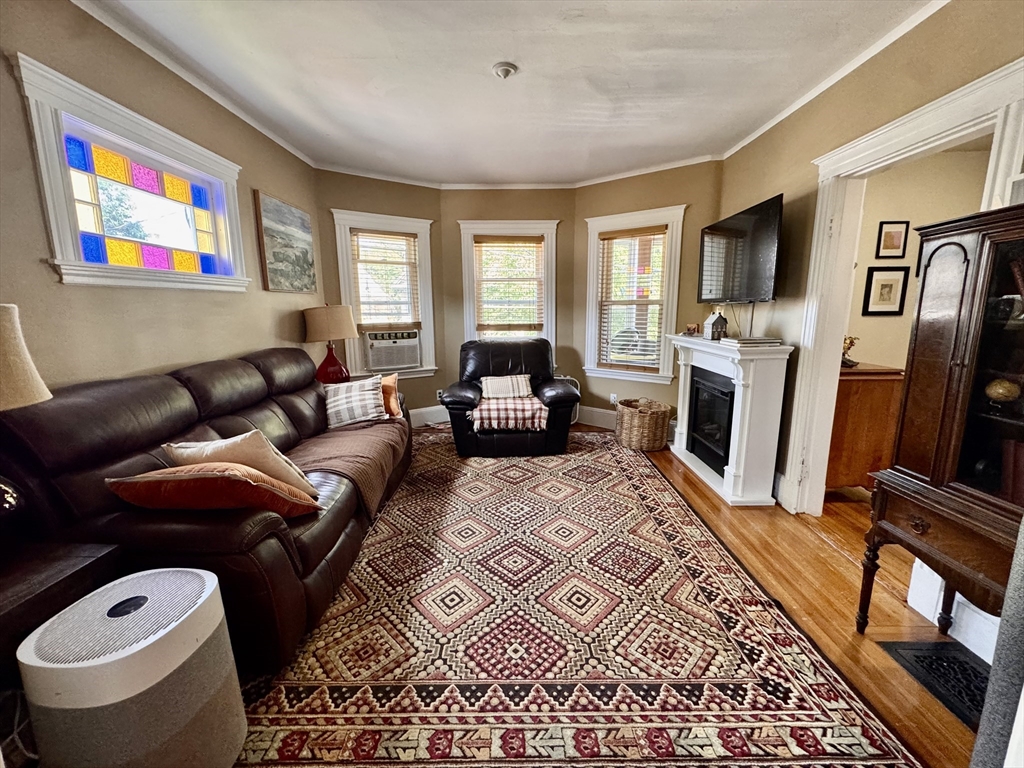 Photo 1 of 17 — 88 Yorktown St 2, Somerville, MA 02144