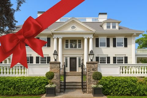 4 Cobb Avenue Manchester MA 01944