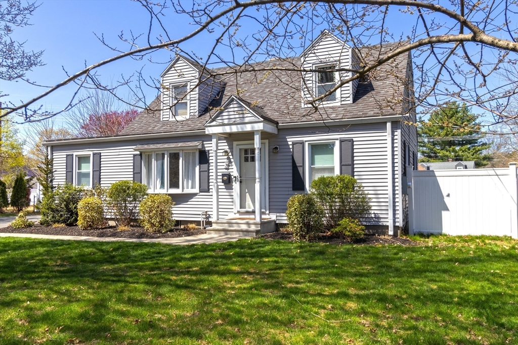 7 Susan Ave