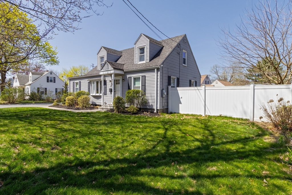 7 Susan Ave