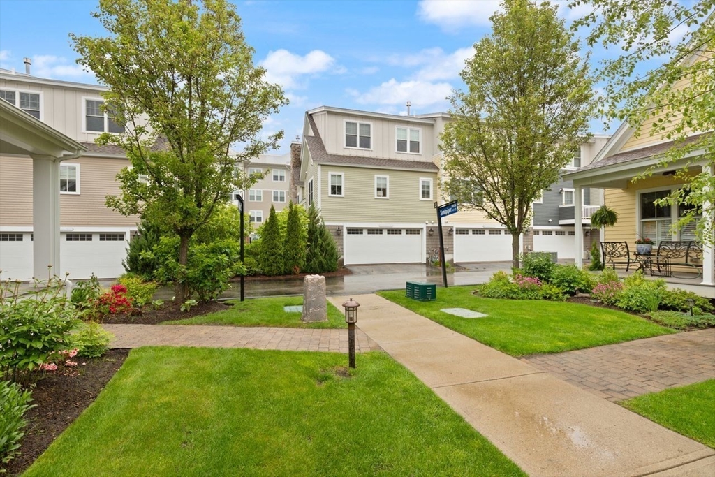 44 Stonehaven Dr