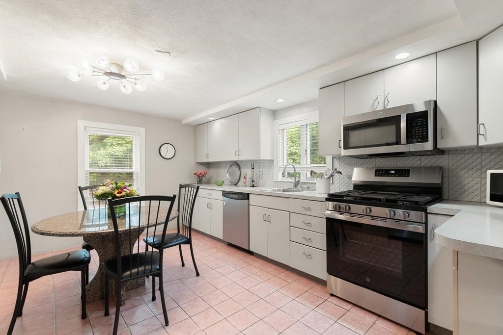 48 Valley St, Wakefield, MA Photo #3