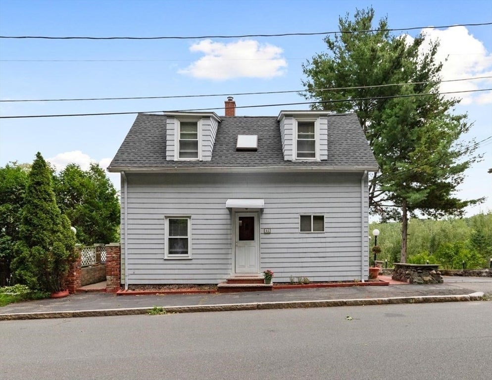 48 Valley St