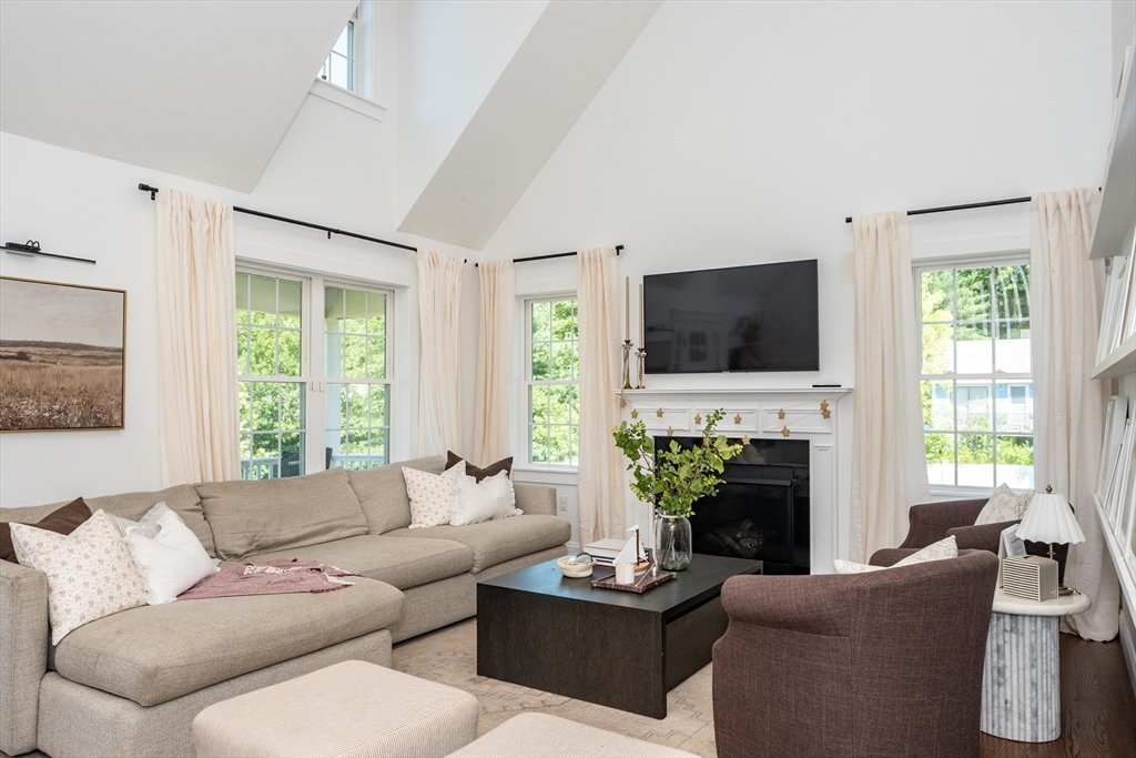 1 Debrah Ln, Millis, MA Photo #4