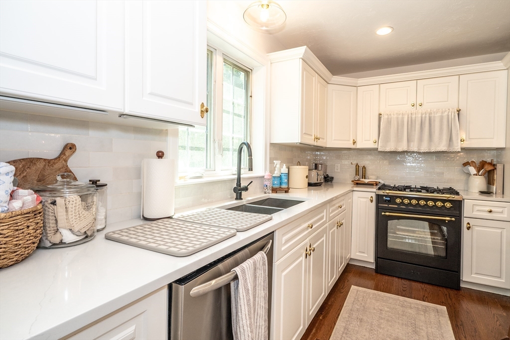 1 Debrah Ln, Millis, MA Photo #6