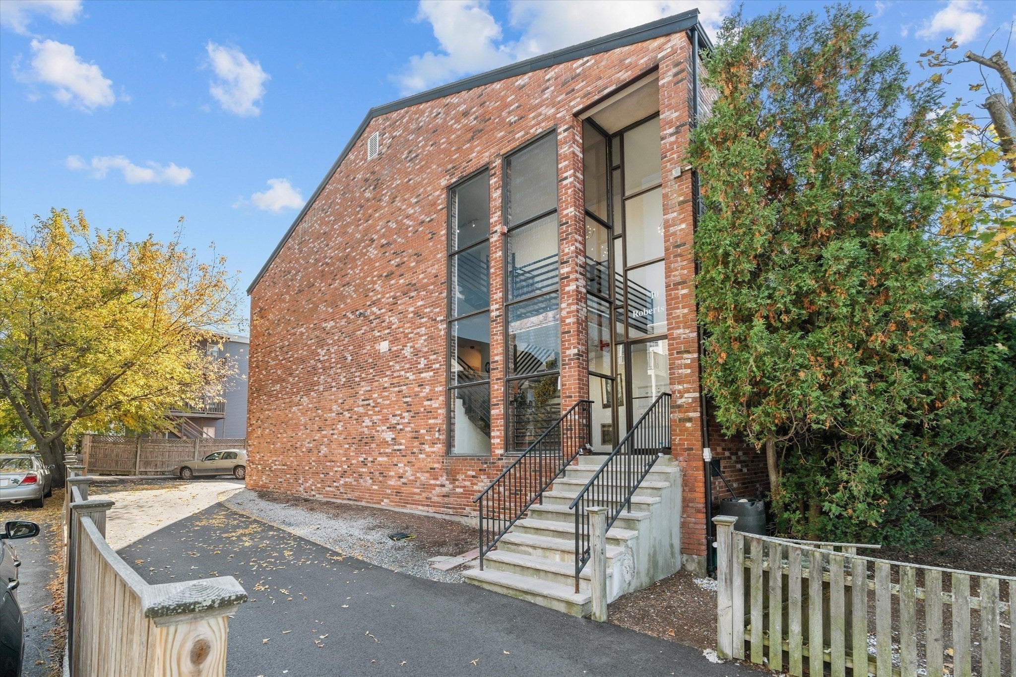 10 Roberts Street