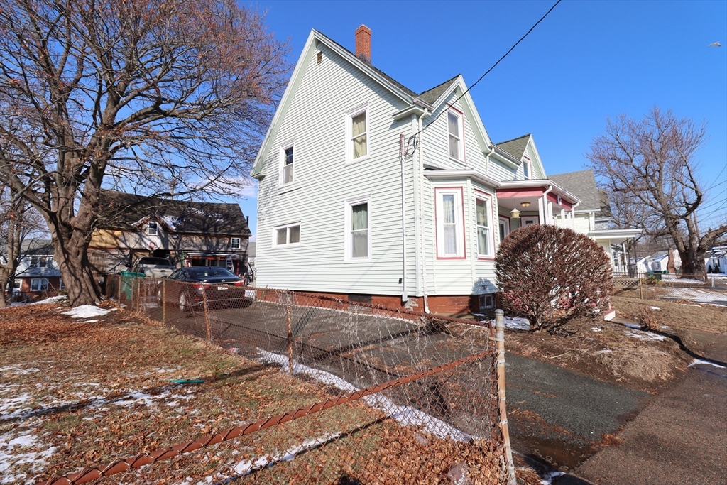 119 Holyoke St