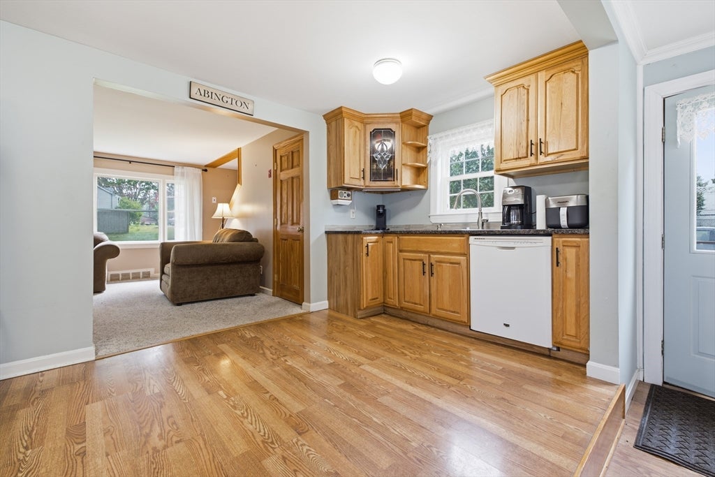 127 Isabelle ST, Abington, MA Photo #9