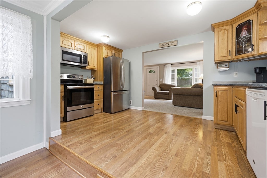 127 Isabelle ST, Abington, MA Photo #10
