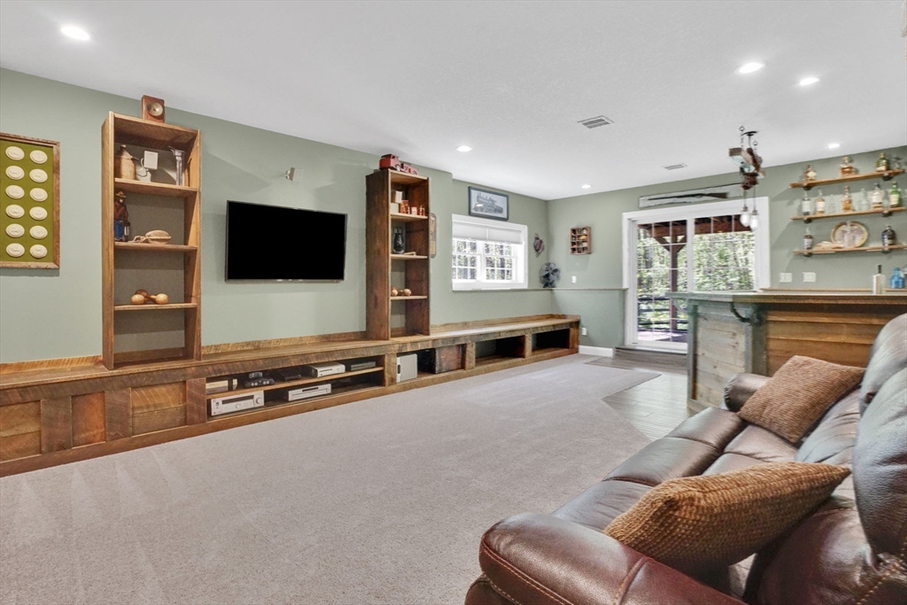 109 Booth St, Ludlow, MA Photo #32