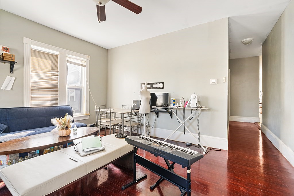 234 W. Elm Street 2E