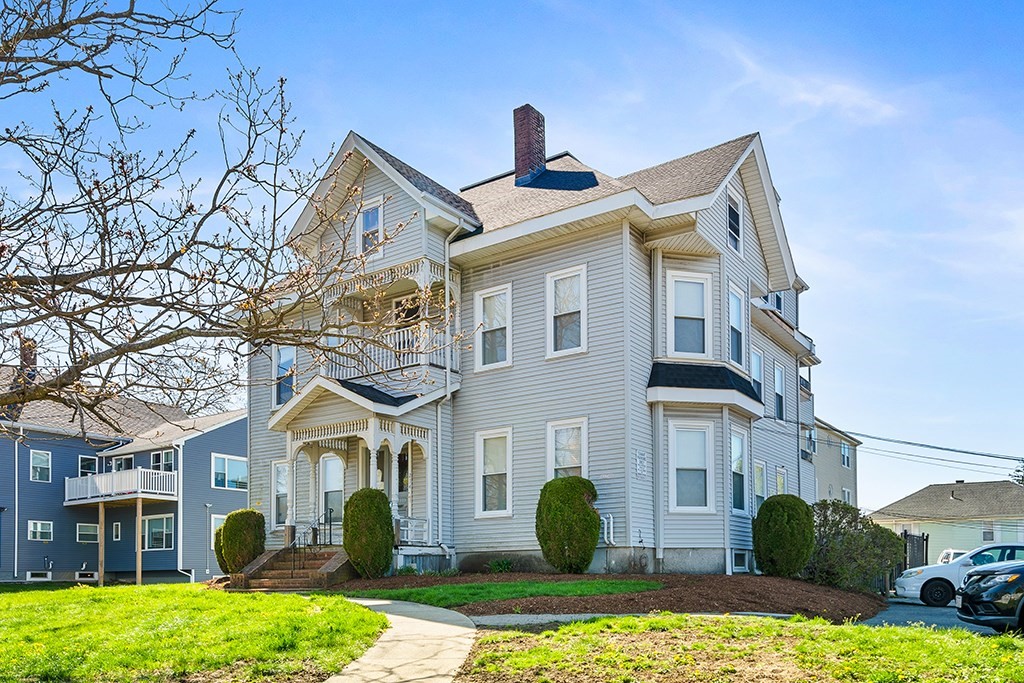 234 W. Elm Street 2E