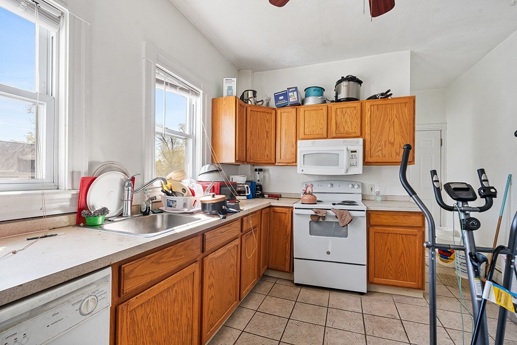234 W. Elm Street 2E