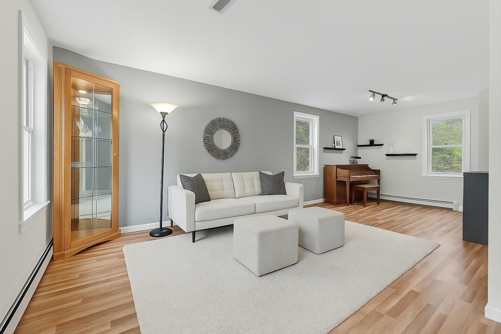 3 Macleod Ln